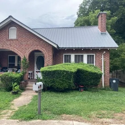 Buy this studio house on 454 North Avenue in Gainesville, GA 30501