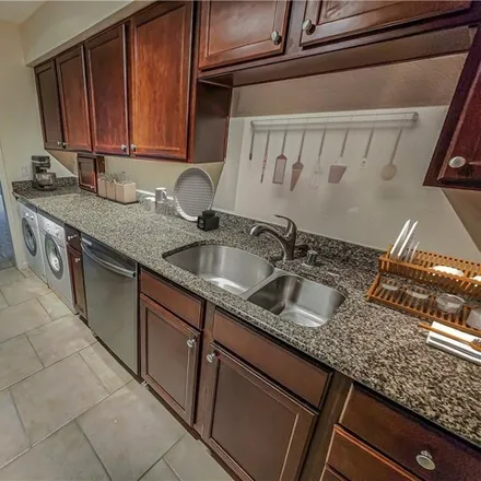 Image 8 - Las Vegas Country Club, LVCC Loop, Winchester, NV 89169, USA - Condo for sale