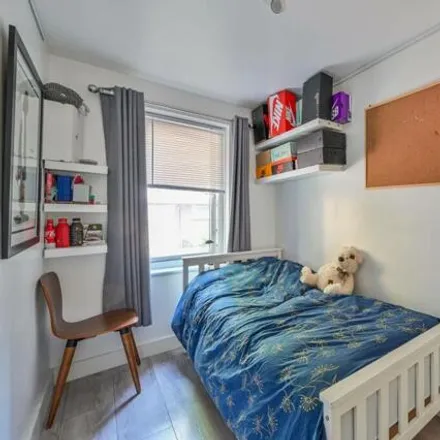 Image 5 - St Mary Grace's Court, Cartwright Street, London, E1 8LY, United Kingdom - Apartment for sale