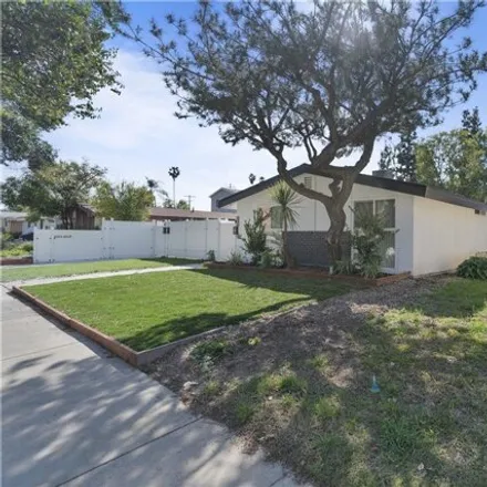 Image 4 - Alley ‎89170, Los Angeles, CA 91335, USA - House for sale