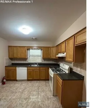 Image 4 - 671 Hunterdon Street, Newark, NJ 07108, USA - Apartment for rent