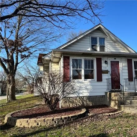 Buy this 3 bed house on 1184 West Saint Louis Avenue in Effingham, IL 62401
