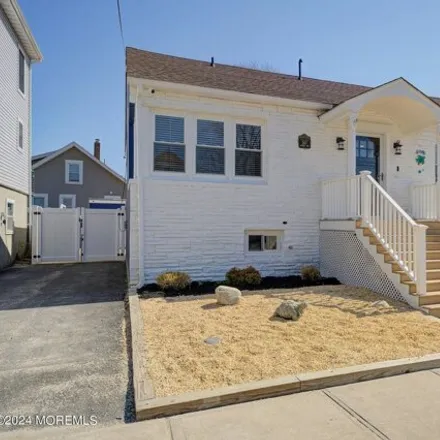 Image 2 - 307 Asbury Avenue, Ocean Gate, NJ 08740, USA - House for rent