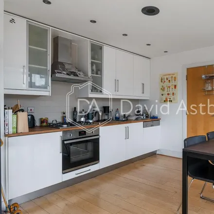 Image 3 - Saxon House, 56 Commercial Street, Spitalfields, London, E1 6RW, United Kingdom - Apartment for rent