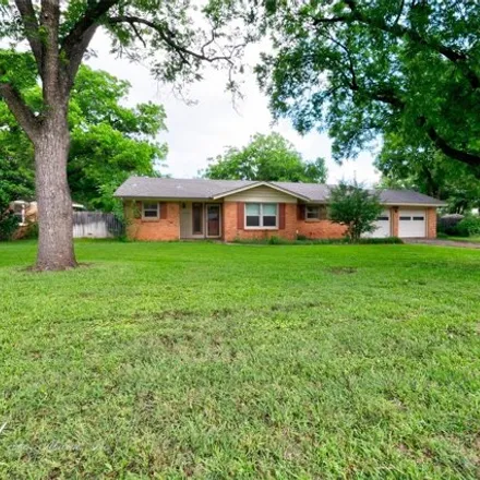 Buy this 3 bed house on 1668 Wychwood Drive in Abilene, TX 79605