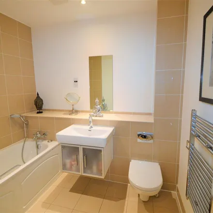 Rent this 2 bed apartment on Green Walk in London, IG8 8EF