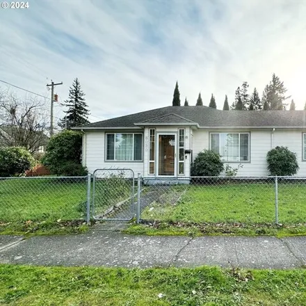 Image 1 - 8030 Northeast Beech Street, Portland, OR 97213, USA - House for sale