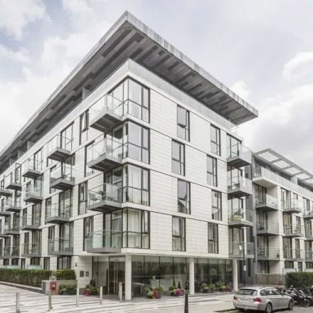 Image 6 - City Quarter, Hooper Street, London, E1 8GF, United Kingdom - Apartment for rent