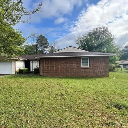 Buy this 3 bed house on 1436 Acton Drive in Vidalia, GA 30474