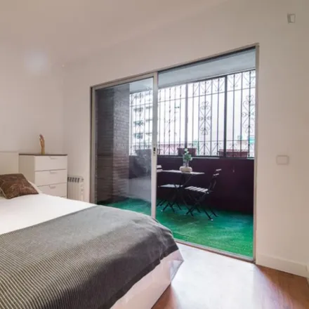 Rent this 6 bed room on Avenida de la Ciudad de Barcelona in 140, 28007 Madrid