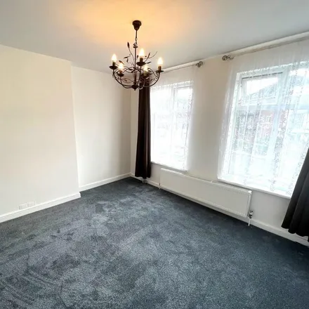 Rent this 3 bed apartment on Elle Spa Health & Beauty in Pinner Green, London