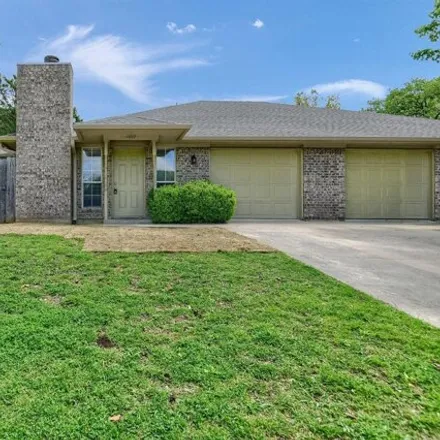 Rent this 3 bed house on 1697 Park Place in Sherman, TX 75092