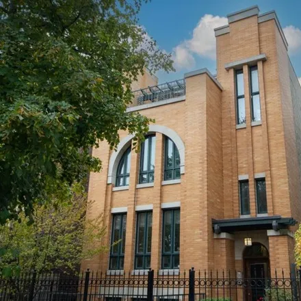 Buy this 3 bed condo on 3344 North Kenmore Avenue in Chicago, IL 60657