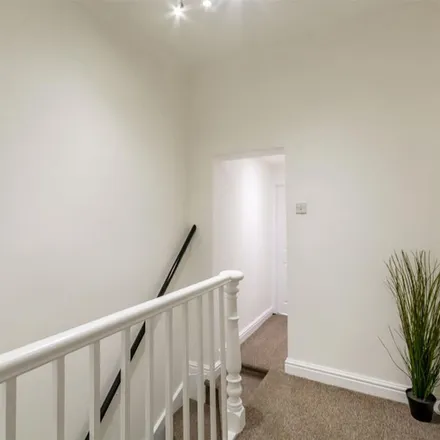 Image 2 - St Peter's Way, Mansfield Woodhouse, NG18 1ND, United Kingdom - Townhouse for rent