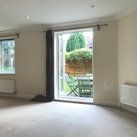 Image 4 - 8-12 Lyons Place, Hedge End, SO30 0JB, United Kingdom - Apartment for rent