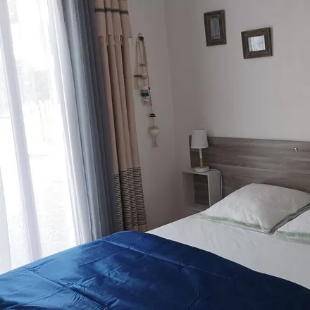 Rent this 2 bed house on 17110 Saint-Georges-de-Didonne