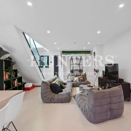 Rent this 2 bed apartment on 3 Defoe Road in London, N16 0LA