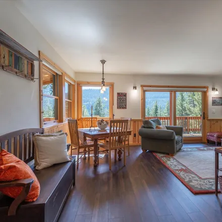 Image 2 - 14405 Denton Avenue, Truckee, CA 96161, USA - House for sale