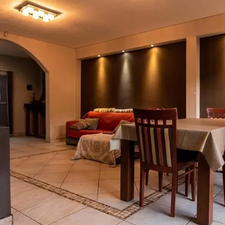 Buy this 3 bed house on Héctor Flores 300 in Partido de Lomas de Zamora, Temperley