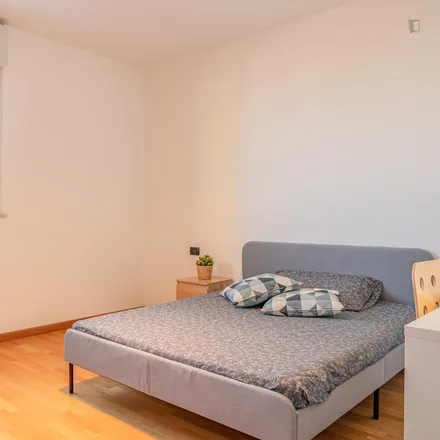 Rent this 2 bed room on Viale dell'Innovazione 22 in 20126 Milan MI, Italy