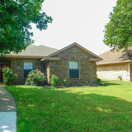 Rent this 3 bed house on 222 Tanglewood Street in Denton, TX 76207