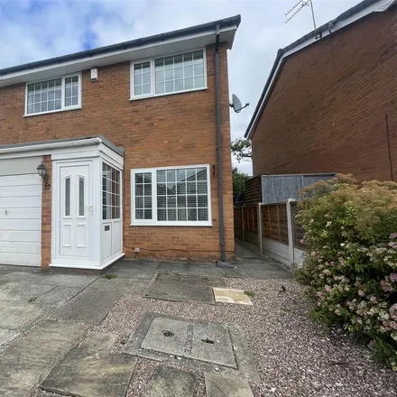 Rent this 3 bed duplex on Bude Close in Bramhall, SK7 2QP