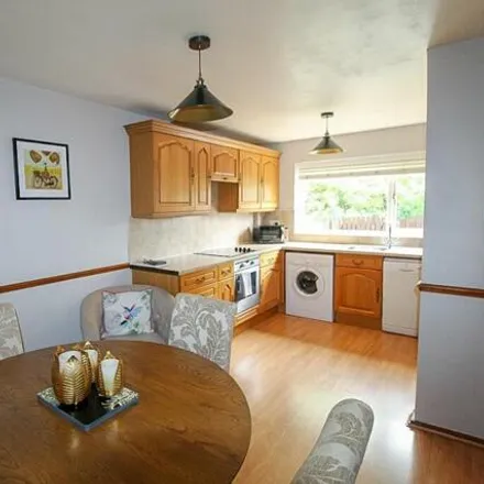 Image 4 - Highlow View, Rotherham, S60 5JB, United Kingdom - Townhouse for sale