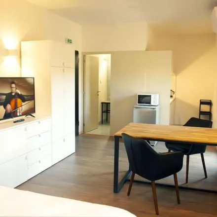 Image 5 - Rua do Breiner, 4050-124 Porto, Portugal - Apartment for rent