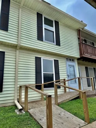 Rent this 2 bed house on 2198 Airline Drive in Southern Terrace, Bossier City