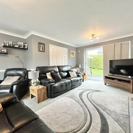 Image 3 - Badgers Copse, Camberley, GU15 1HW, United Kingdom - House for sale