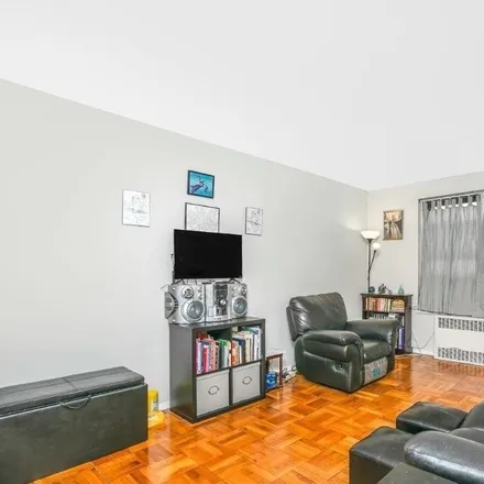 Image 4 - 87-40 Francis Lewis Boulevard, New York, NY 11423, USA - Condo for sale