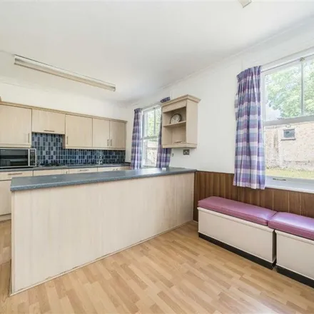 Image 4 - Hervey Road, Royal Standard, London, SE3 8BU, United Kingdom - Apartment for rent