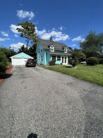 Buy this 3 bed house on 545 Vauxhall Street in Waterford, CT 06385
