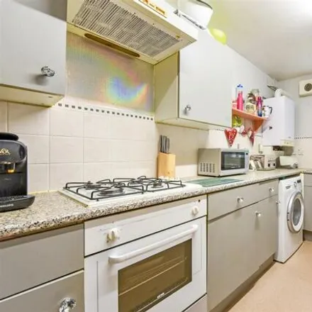 Image 5 - 7 Berwick Close, Southampton, SO16 8DA, United Kingdom - Apartment for sale