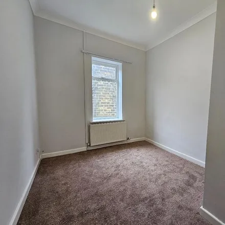 Image 5 - 93 Todmorden Road, Littleborough, OL15 9QX, United Kingdom - Apartment for rent