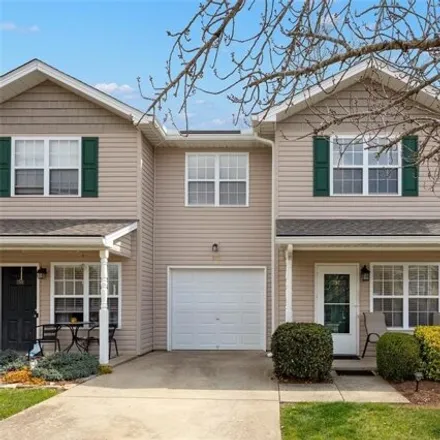 Buy this 3 bed condo on 257 Wiltshire Circle in Fletcher, NC 28732