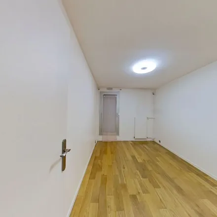 Rent this 5 bed apartment on 111 Rue de Courbevoie in 92000 Nanterre, France