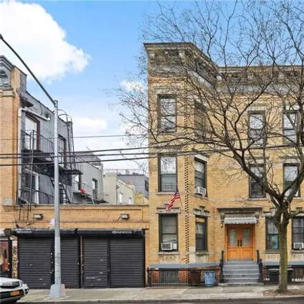 Buy this 18 bed house on 1811 Centre Street in New York, NY 11385