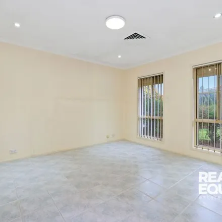 Image 4 - 10 Yachtsman Drive, Chipping Norton NSW 2170, Australia - Apartment for rent