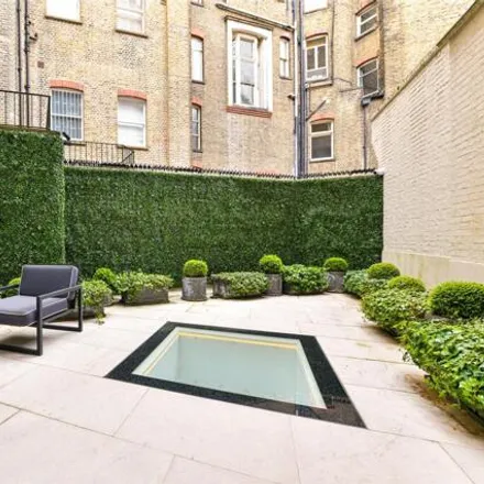 Image 2 - 28 Pont Street, London, SW1X 0BB, United Kingdom - Apartment for rent