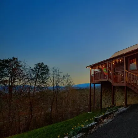Buy this 3 bed house on 941 Pine Mountain Road in Pigeon Forge, TN 37862