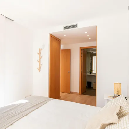 Image 4 - Carrer de Sardenya, 195-197, 08001 Barcelona, Spain - Apartment for rent