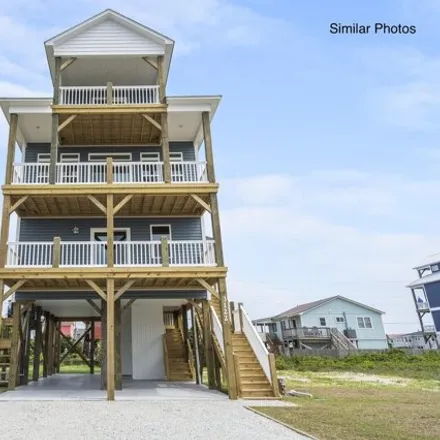 Image 6 - 8121 6th Avenue, North Topsail Beach, NC 28460, USA - House for sale