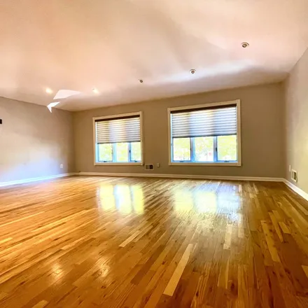 Image 2 - 1432 East 66th Street, New York, NY 11234, USA - House for rent