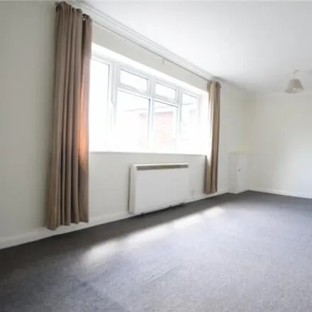 Image 2 - 10 Chapel Lane, Farnborough, GU14 9BE, United Kingdom - Room for rent