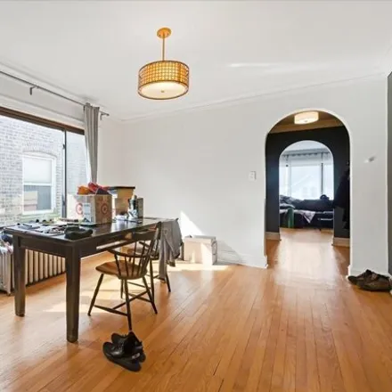 Image 3 - 6651 North Rockwell Street, Chicago, IL 60645, USA - Condo for rent
