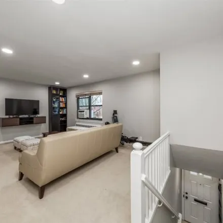 Image 9 - 43-33 216th Street, New York, NY 11361, USA - Apartment for sale