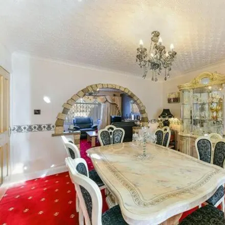 Image 4 - Broomgrove Gardens, South Stanmore, London, HA8 5RN, United Kingdom - Duplex for sale