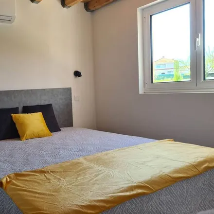 Rent this 2 bed house on Rua Professor Alípio Portugal in 3870-173 Murtosa, Portugal