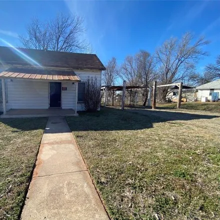 Buy this 2 bed house on 300 West Cedar Avenue in Sayre, OK 73662